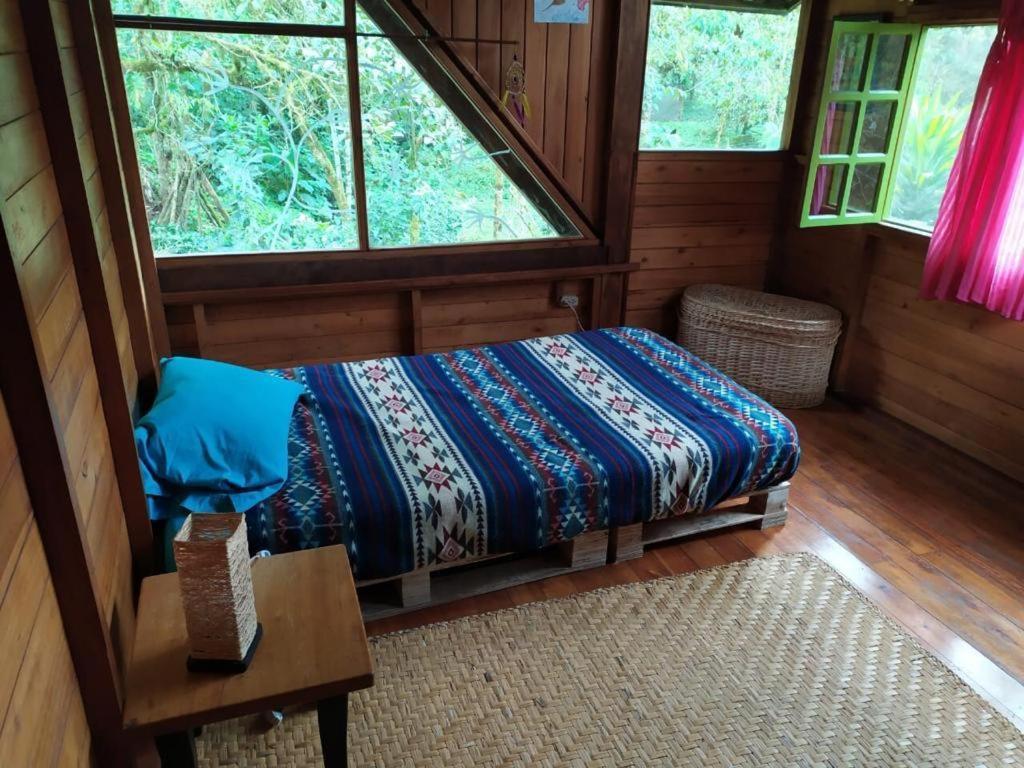 Mindo Eco Chalet Con Rio Y Cascada Exterior photo