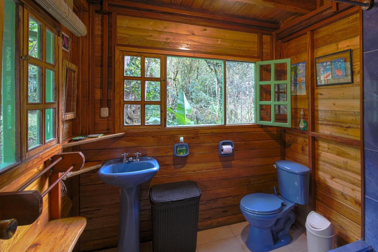 Mindo Eco Chalet Con Rio Y Cascada Exterior photo
